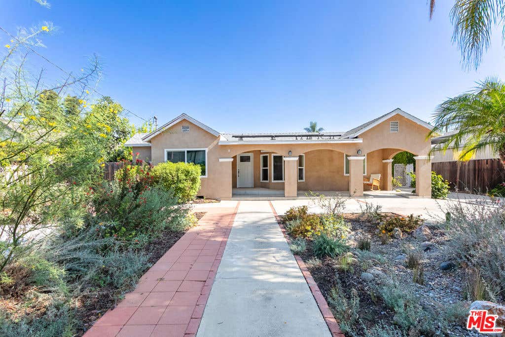 Photo of 11817 Kittridge Street, Los Angeles, CA 91606 (MLS # 26873287)