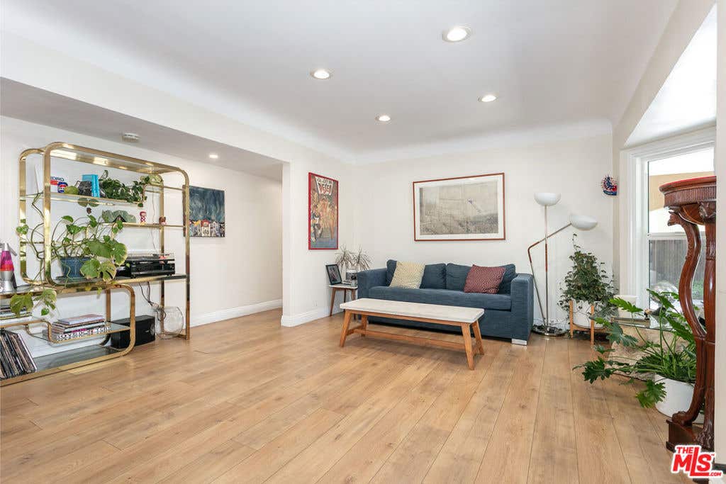 Photo of 11817 Kittridge Street, Los Angeles, CA 91606 (MLS # 26873287)