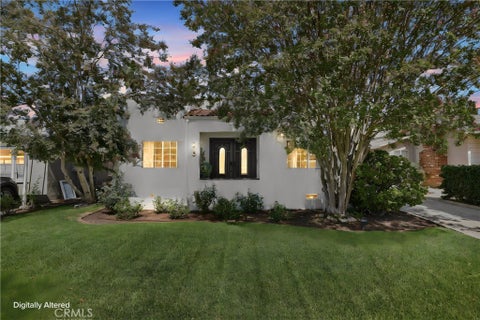 Photo of 813 Mountain View ST, Altadena, CA 91001 (MLS # GD26200643)