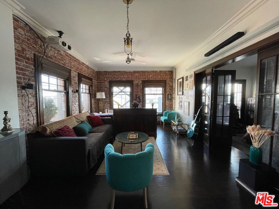 2121 James M Wood Boulevard 201, Los Angeles CA 90006