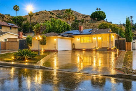 Photo of 7792 Shadyspring PL, Burbank, CA 91504 (MLS # GD26137286)