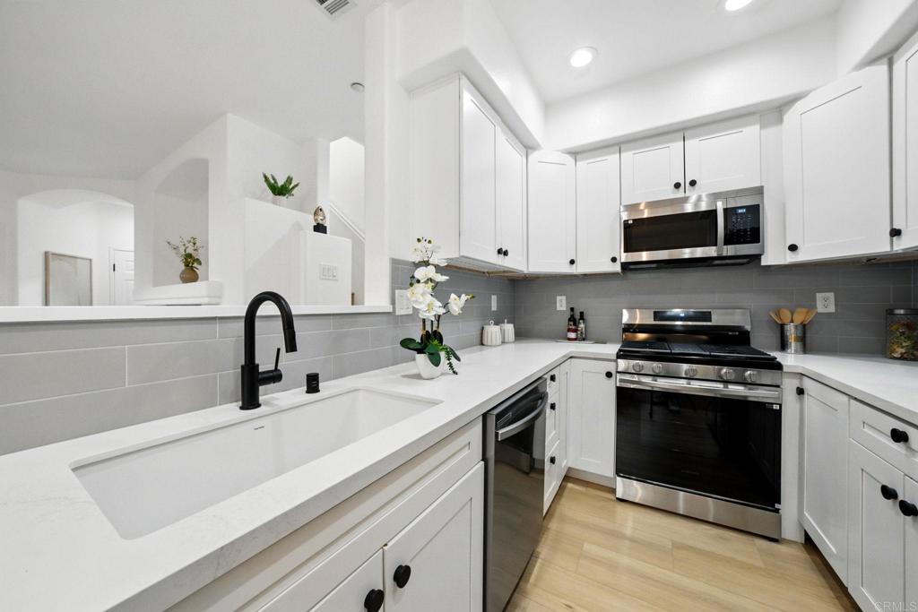 6417 Terraza Portico