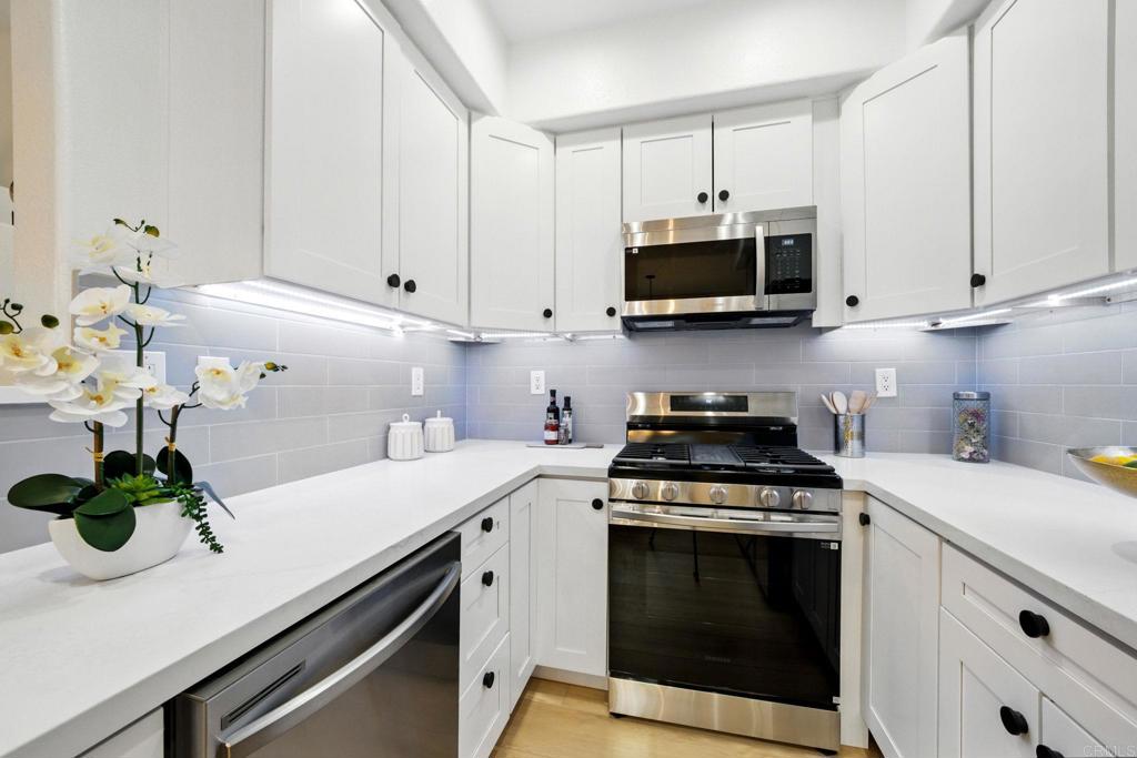 6417 Terraza Portico