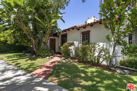 Photo of 3731 Griffith View Drive, Los Angeles, CA 90039 (MLS # 26860695)