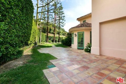 Tiny photo for 1450 CUESTA LINDA, Pacific Palisades, CA 90272 (MLS # 26638067)