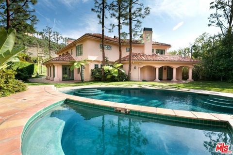 Photo of 1450 CUESTA LINDA, Pacific Palisades, CA 90272 (MLS # 26638067)