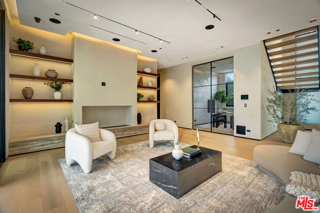 5411 Vanalden Avenue