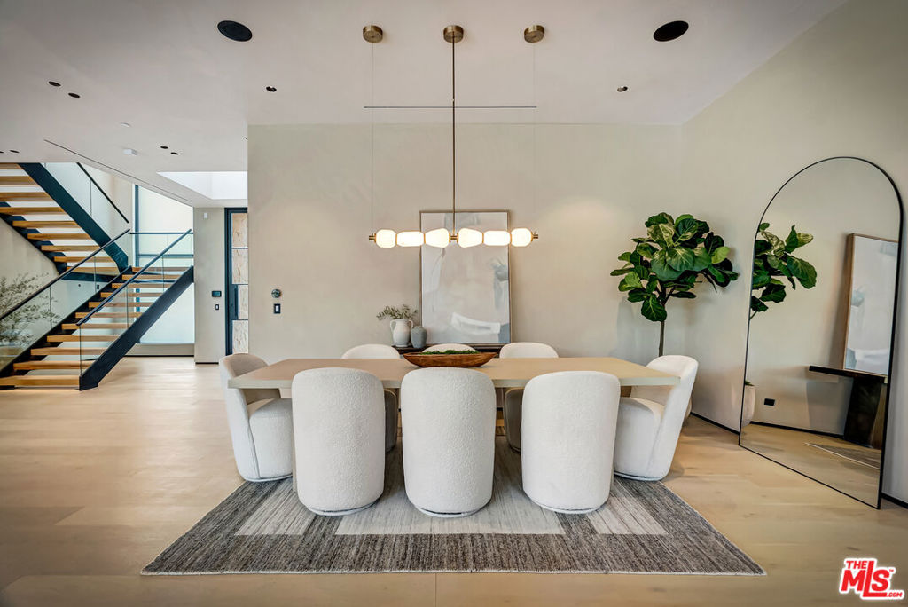 5411 Vanalden Avenue