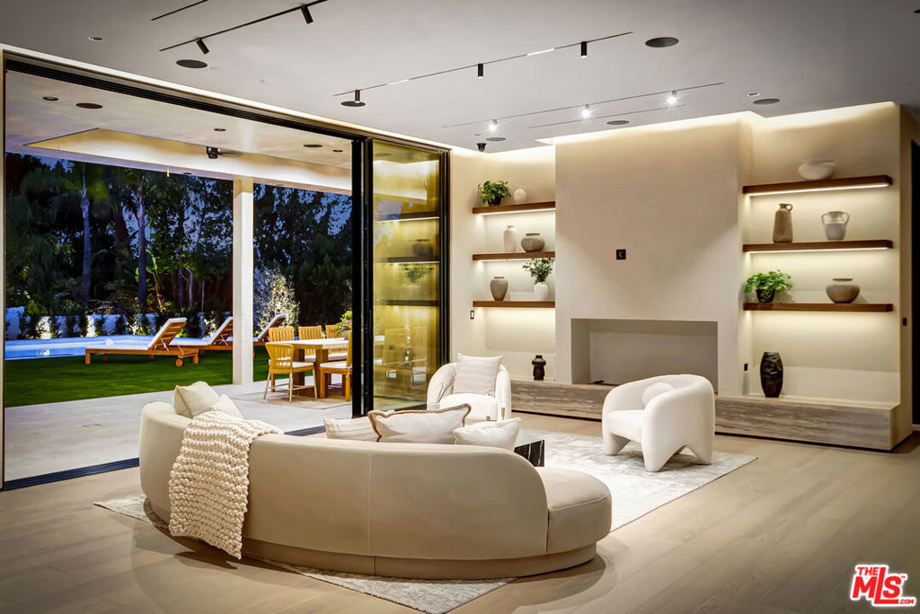 5411 Vanalden Avenue