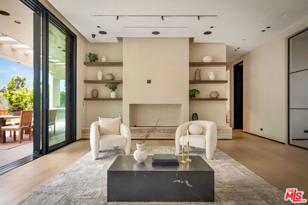 5411 Vanalden Avenue