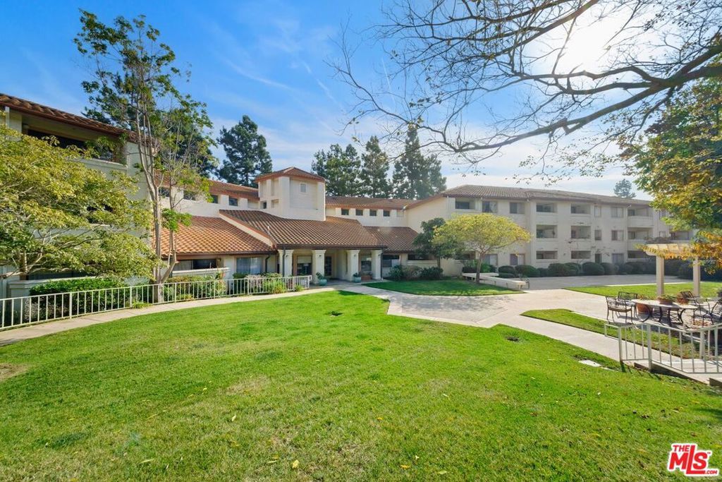 Photo of 501 Palisades Drive #308, Pacific Palisades, CA 90272 (MLS # 24464833)