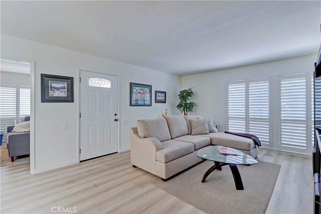 2213 Via Mariposa East A