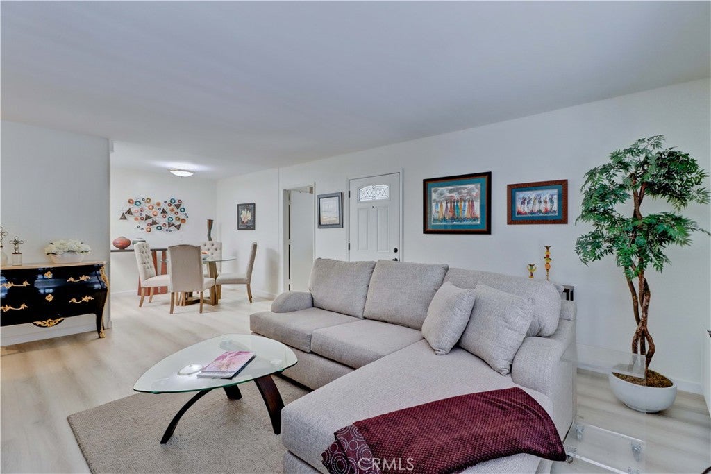 2213 Via Mariposa East A