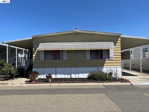 Photo of 1345 Chelsea Way, Hayward, CA 94544 (MLS # 41136901)