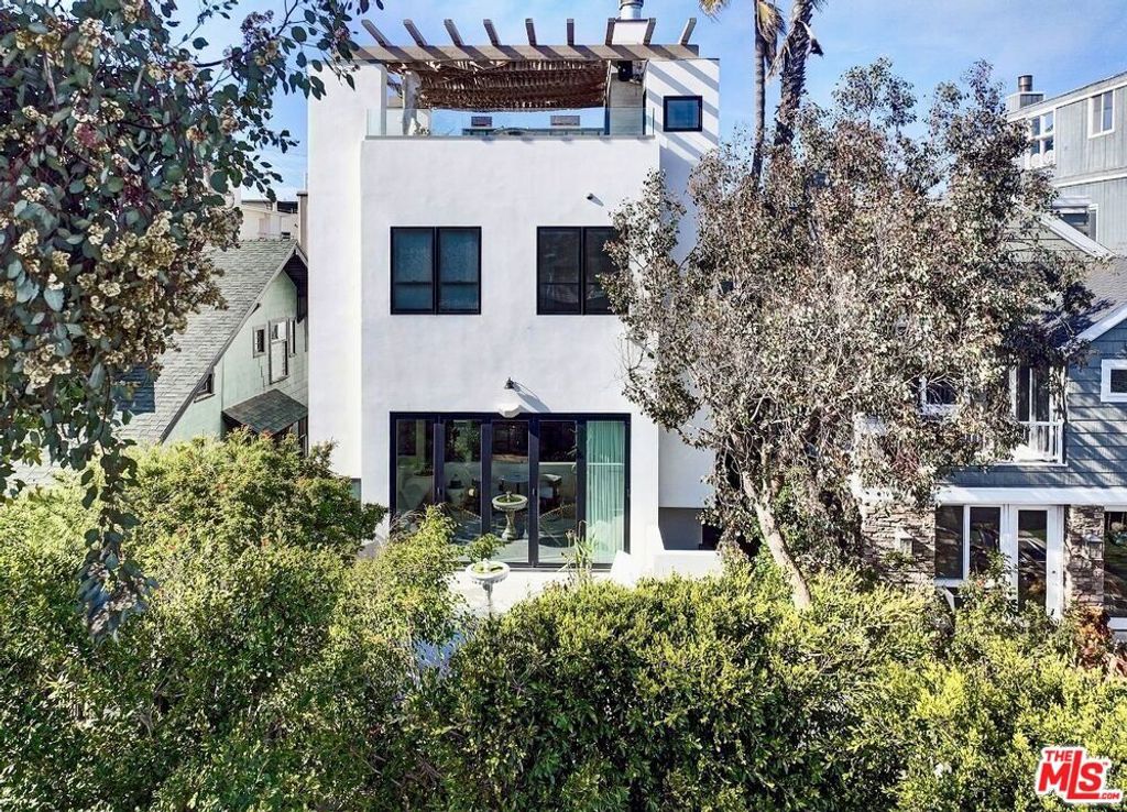 Photo of 15 Reef Street, Marina Del Rey, CA 90292 (MLS # 26649145)