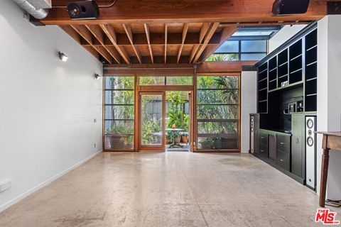 Photo of 1130 5th Avenue, Venice, CA 90291 (MLS # 25589465) Photo of 1130 5th Avenue, Venice, CA 90291 (MLS # 25589465)