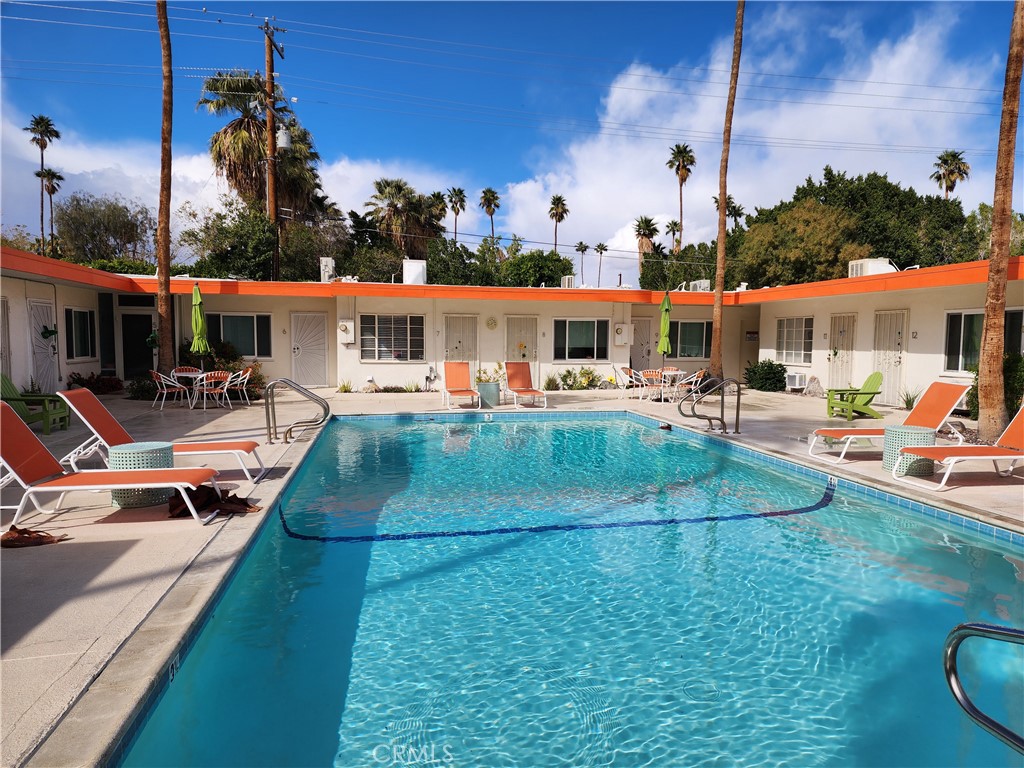 Lantana Lodge (33231) - Residential