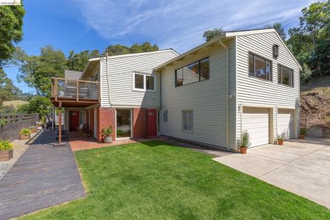 Photo of 4451 Saint Andrews Rd, Oakland, CA 94605 (MLS # 41128546)