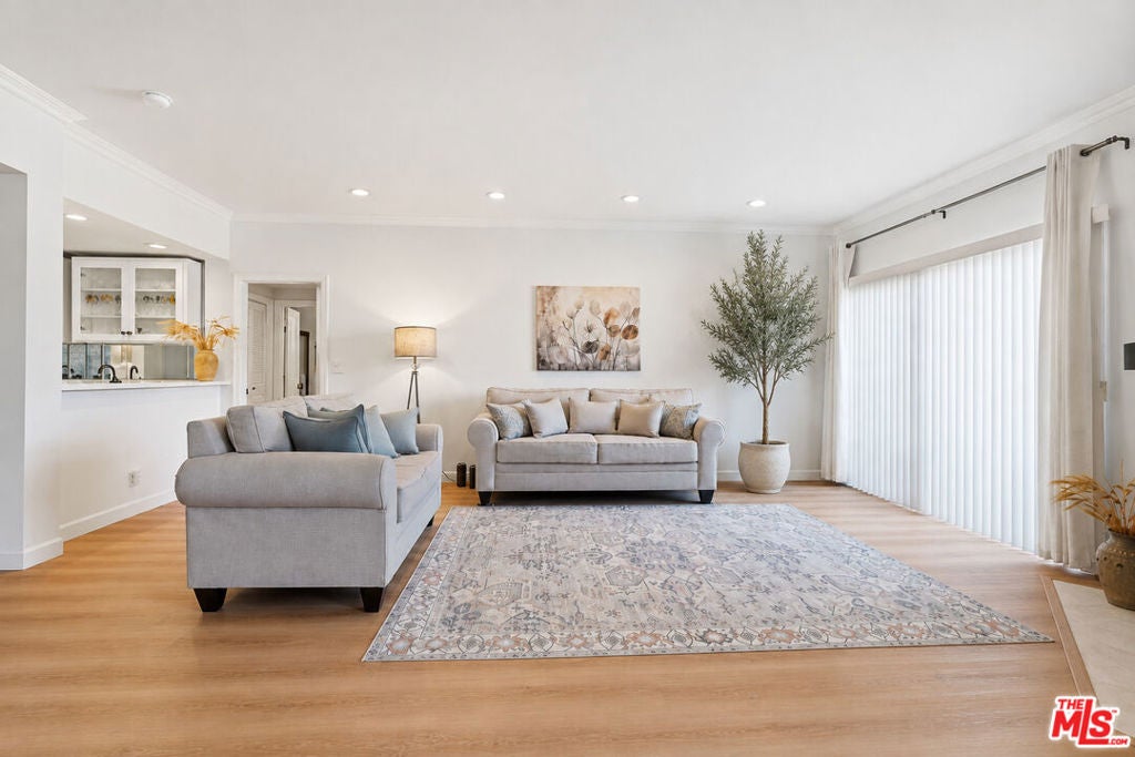 828 S Bedford Street 202, Los Angeles CA 90035