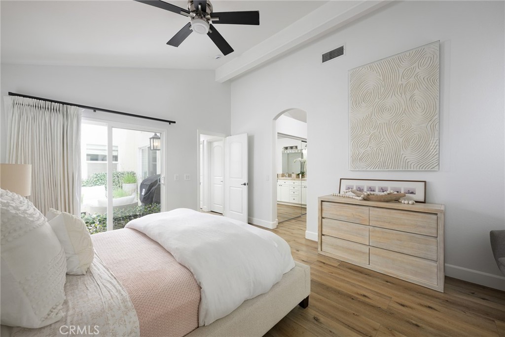 Corona del Mar North of PCH (CNHW) - Residential