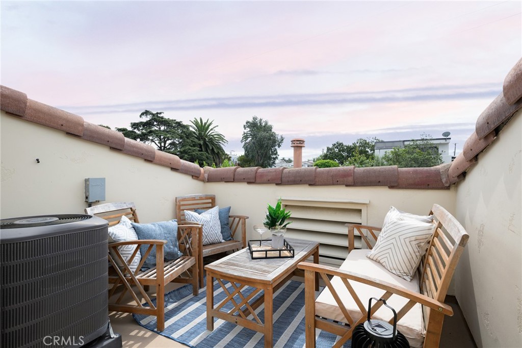 Corona del Mar North of PCH (CNHW) - Residential