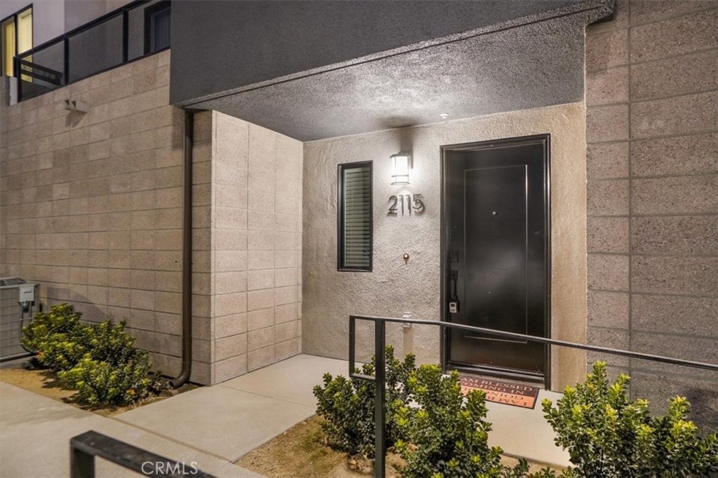 Stunning 2023-Built Modern Townhome!
Step into contemporary luxury with this immaculate three-story townhome, designed for both style and comfort. Featuring 3 spacious bedrooms and 2.5 bathrooms, this home boasts soaring ceilings and a bright, open-concept layout that floods each space with natural light.
The heart of the home is a chef-inspired island kitchen complete with sleek cabinetry, premium stainless steel appliances, and a seamless flow for cooking, dining, and entertaining. Every detail reflects modern sophistication, from the stylish finishes to the thoughtfully designed floor plan that offers both functionality and privacy across three levels.
Stay comfortable year-round with central A/C, and enjoy the convenience of an attached 2-car garage equipped with a 220-volt outlet ready for your electric vehicle.
Perfectly situated near major freeways, shopping, dining, and more, this home combines the best of modern living with everyday convenience.