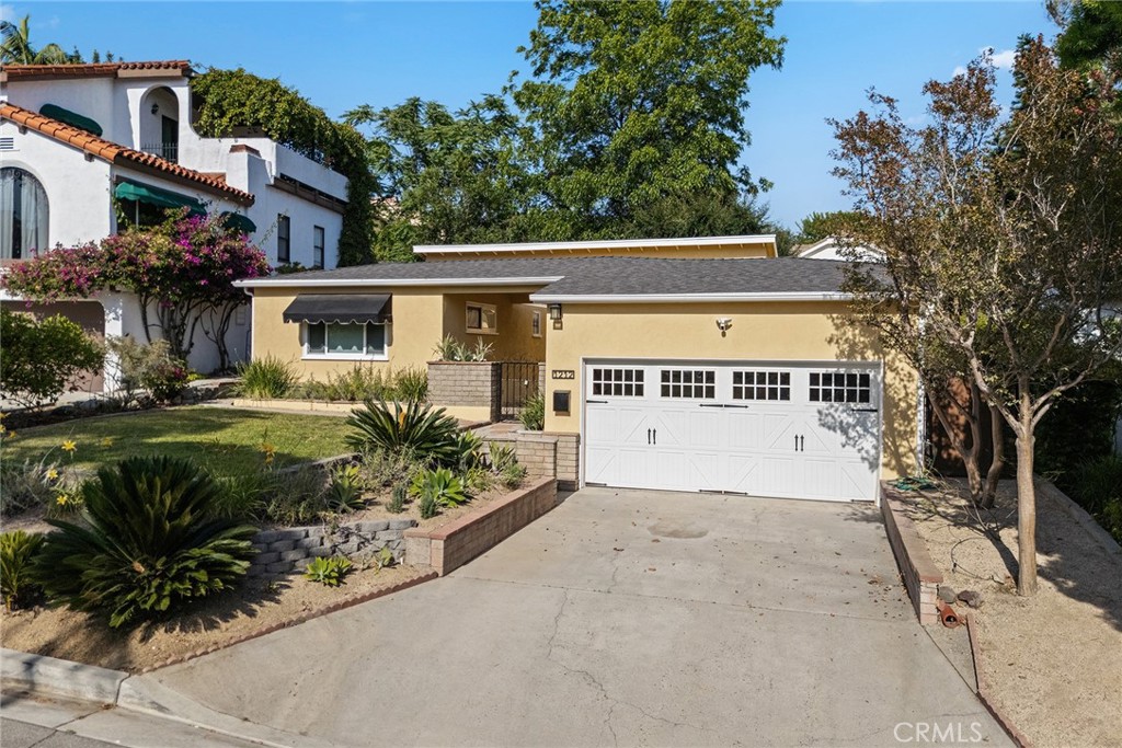 1212 N Lemon