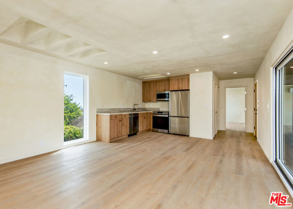 1105 N Coast Highway