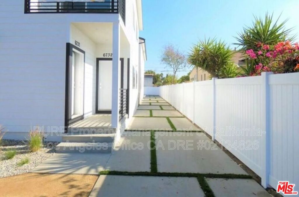 6732 Irvine Avenue