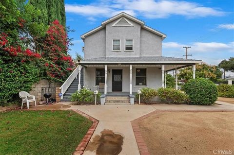 Photo of 323 E Colton Ave, Redlands, CA 92374 (MLS # IV26031319)
