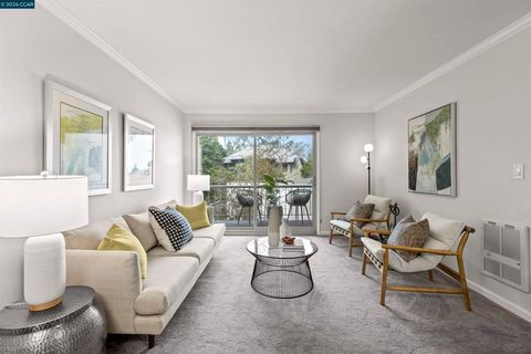 Photo of 590 El Dorado Ave #214, Oakland, CA 94611 (MLS # 41128630)