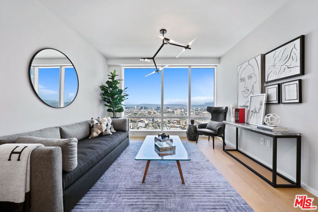 Photo of 877 Francisco Street #2212, Los Angeles, CA 90017 (MLS # 26659165)