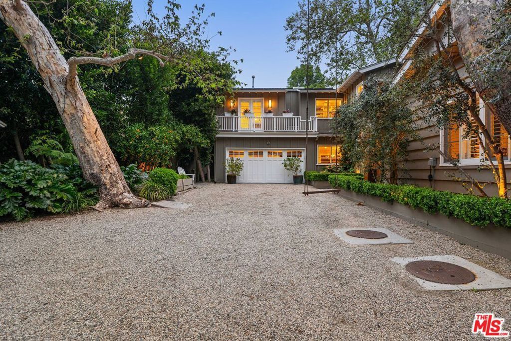 Photo of 3354 Mandeville Canyon Road, Los Angeles, CA 90049 (MLS # 26672591)