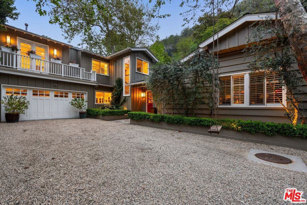 Photo of 3354 Mandeville Canyon Road, Los Angeles, CA 90049 (MLS # 26672591)
