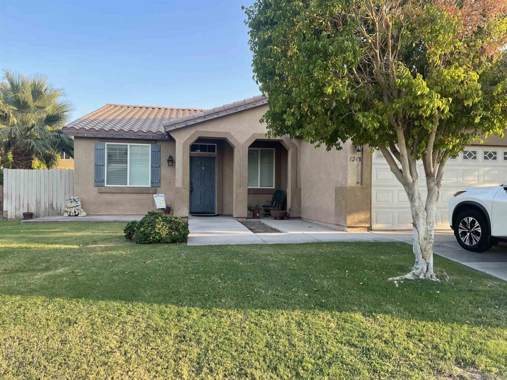 Spacious 4 bedroom House located in lovely Calexico neighborhood. Close to San Diego State University - Imperial Valley, Shopping, Parks & Restaurants. This home Features a single story floorplan, open design with a 3 Car Garage sure to accommodate. Walk in closet, Master suite, vaulted ceilings and more! A little bit of love will go a long way. This house is ready for the new owners to make their own.