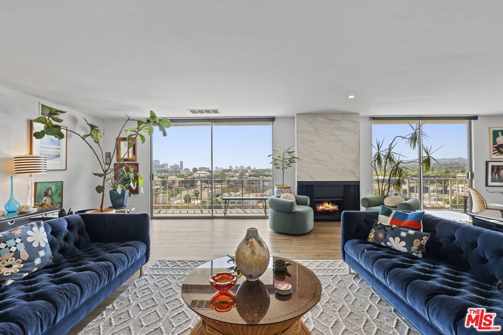 Photo of 100 S Doheny Drive #PH12, Los Angeles, CA 90048 (MLS # 25535369)