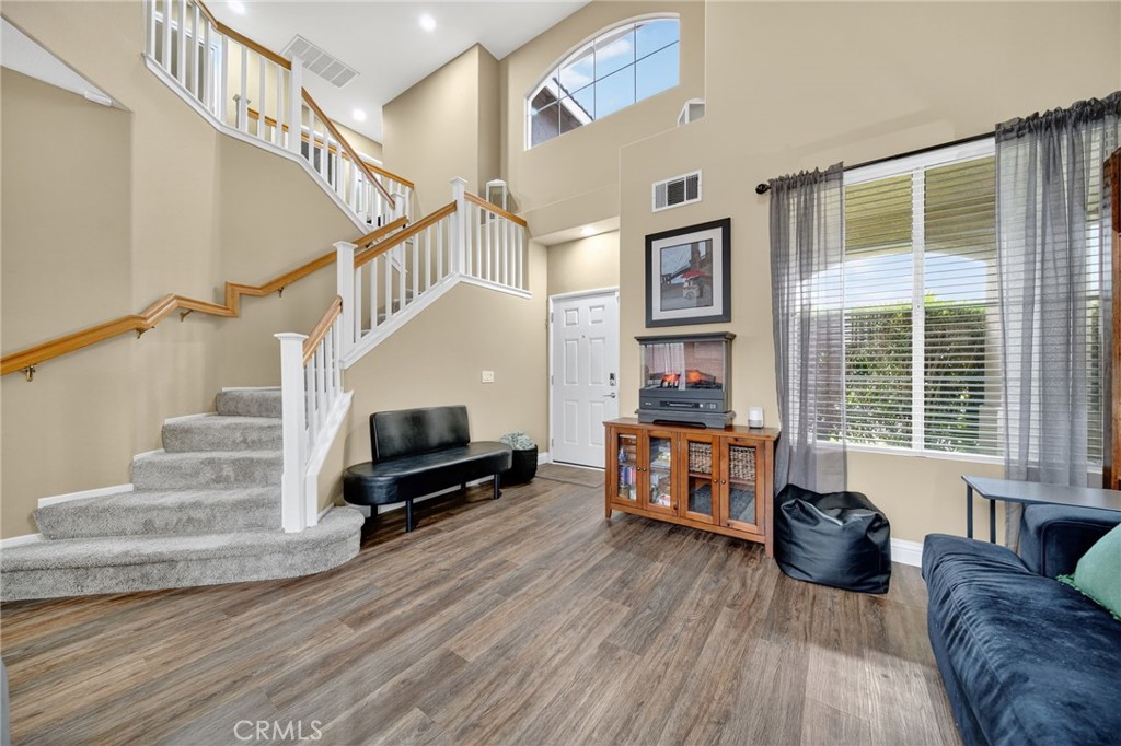 16675 16675 Bear Creek