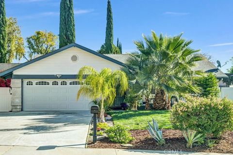 Photo of 30308 Jasmine Valley Dr, Canyon Country, CA 91387 (MLS # AR26035012)