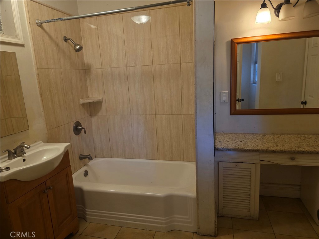 1110 W Cubbon