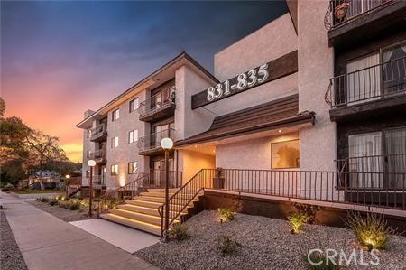 Brand New Luxury Remodel in PRIME Glendale Location. Unit is Large and Spacious, and includes new kitchen and bathroom cabinets, new flooring and new recessed lights. Unit also includes Brand new appliances (Fridge, Stove, dishwasher).Building has elevators, and underground parking.