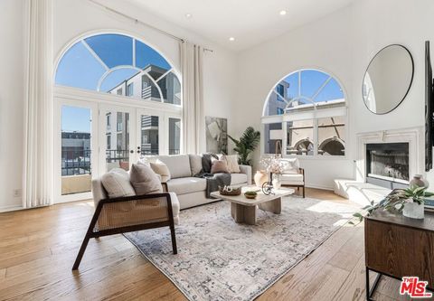 Photo of 435 Arnaz Drive #304, Los Angeles, CA 90048 (MLS # 26659763)