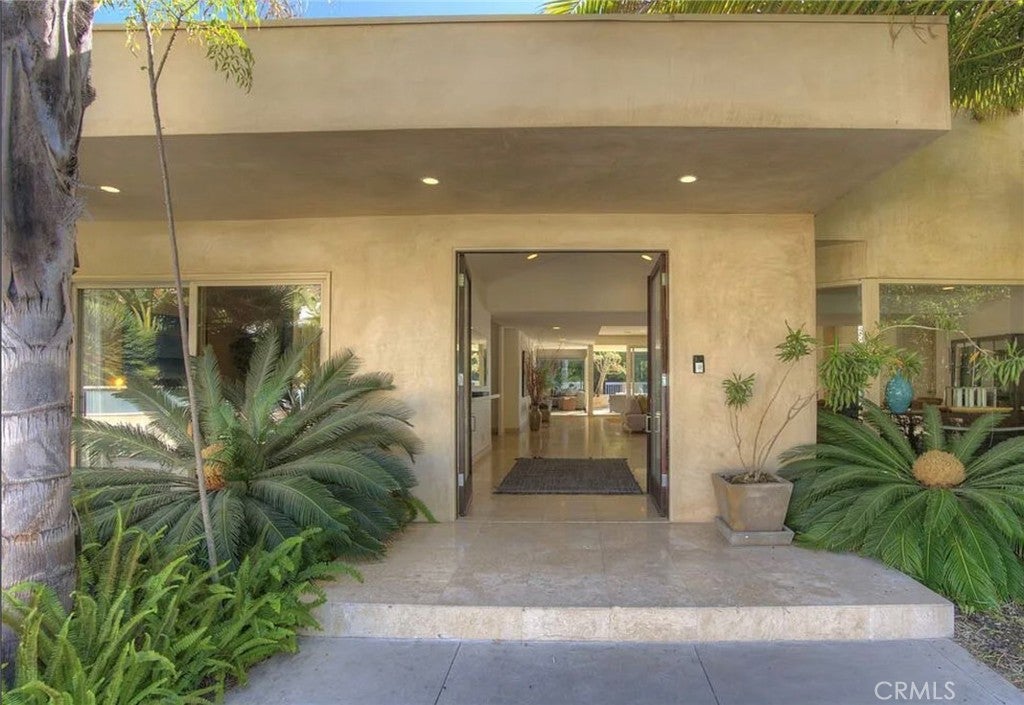 Photo of 510 Leslie LN, Beverly Hills, CA 90210 (MLS # SR26195951)