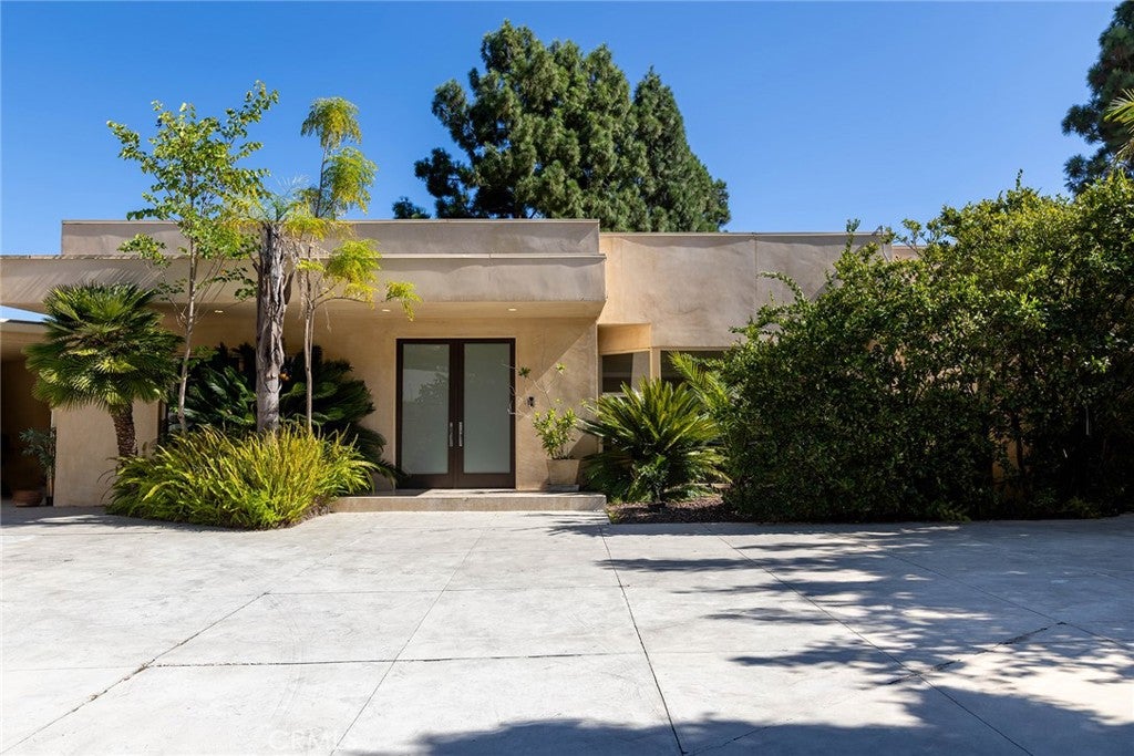 Photo of 510 Leslie LN, Beverly Hills, CA 90210 (MLS # SR26195951)