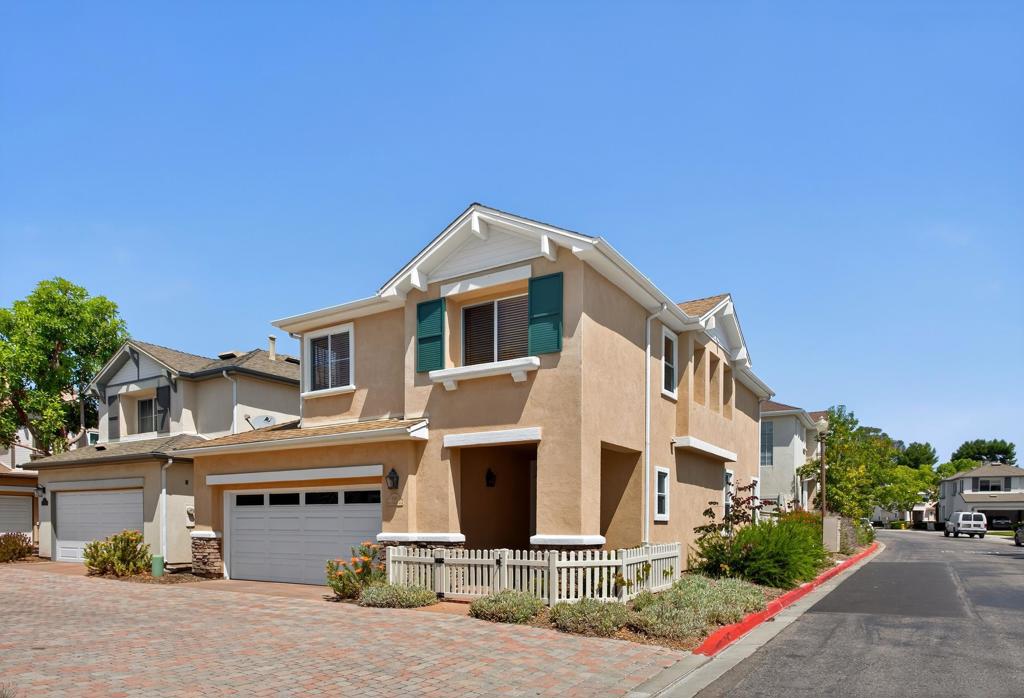 Beautiful home with fantastic corner location at Hampton Place in Stonecrest Village! Excellent location just a short walk from one of the best recreation centers in San Diego, "The Club at Stonecrest Village". Enjoy nearby amenities such as pool, spa, tennis courts, gym, large community rooms for gatherings, and much more. In addition, ample well manicured open space, parks, and mature trees give Stonecrest Village a park-like feel to enjoy year round. Best of all, living in the heart of San Diego means you can easily enjoy all that this beautiful city has to offer. Whether you're heading to a day at the beach or catching a baseball game downtown, Hampton Place at Stonecrest Village is an amazing place to call home.