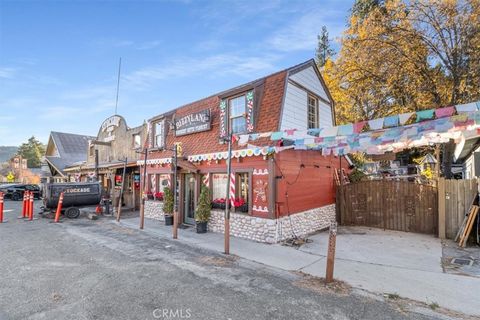 Photo of 23875 Lake Drive Dr, Crestline, CA 92325 (MLS # HD25265143)