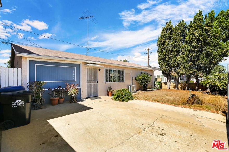 Beautiful home in a great location! 3 bedrooms and 2 bathrooms. Bright and spacious living room, remodeled kitchen with granite counters and appliances! Decent sized bedrooms with good closet space. Laundry room with washer and dryer. Window air conditioning units and ceiling fans. Gated parking area. Close to Cerritos College, Costco the 91, 605, 105 freeways.