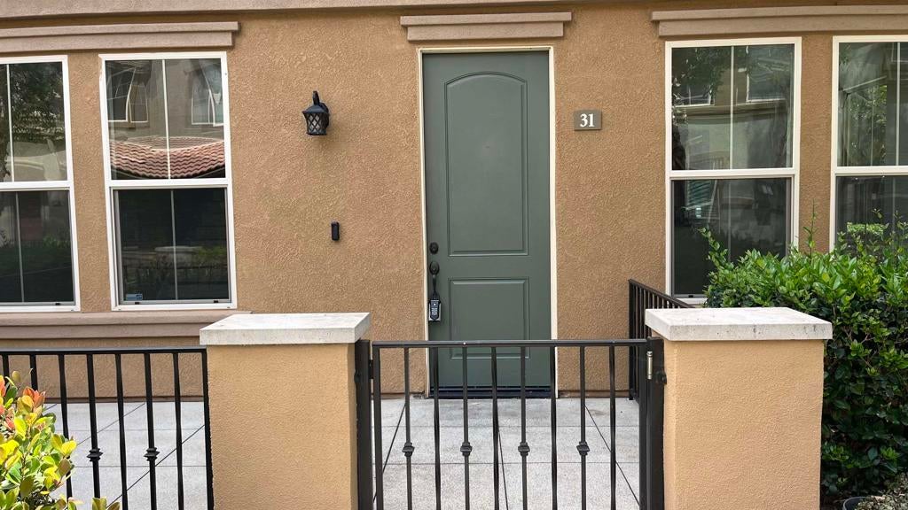 10710 Canyon Grove Trail 31, San Diego CA 92130