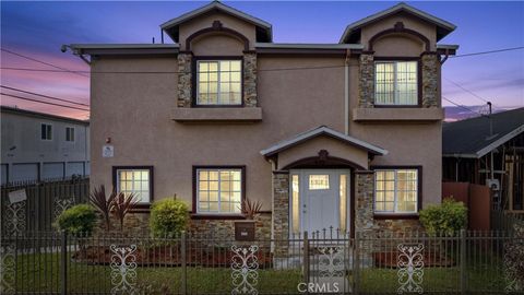 Photo of 435 Cerritos Avenue, Long Beach, CA 90802 (MLS # CV26121495)