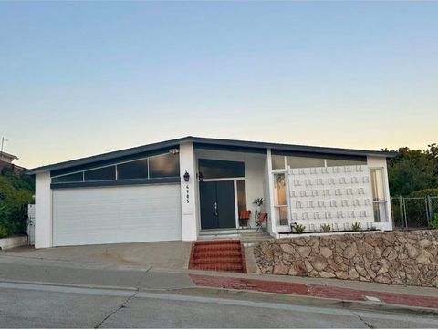 Photo of 4985 Pacifica Dr, San Diego, CA 92109 (MLS # 250043105SD)