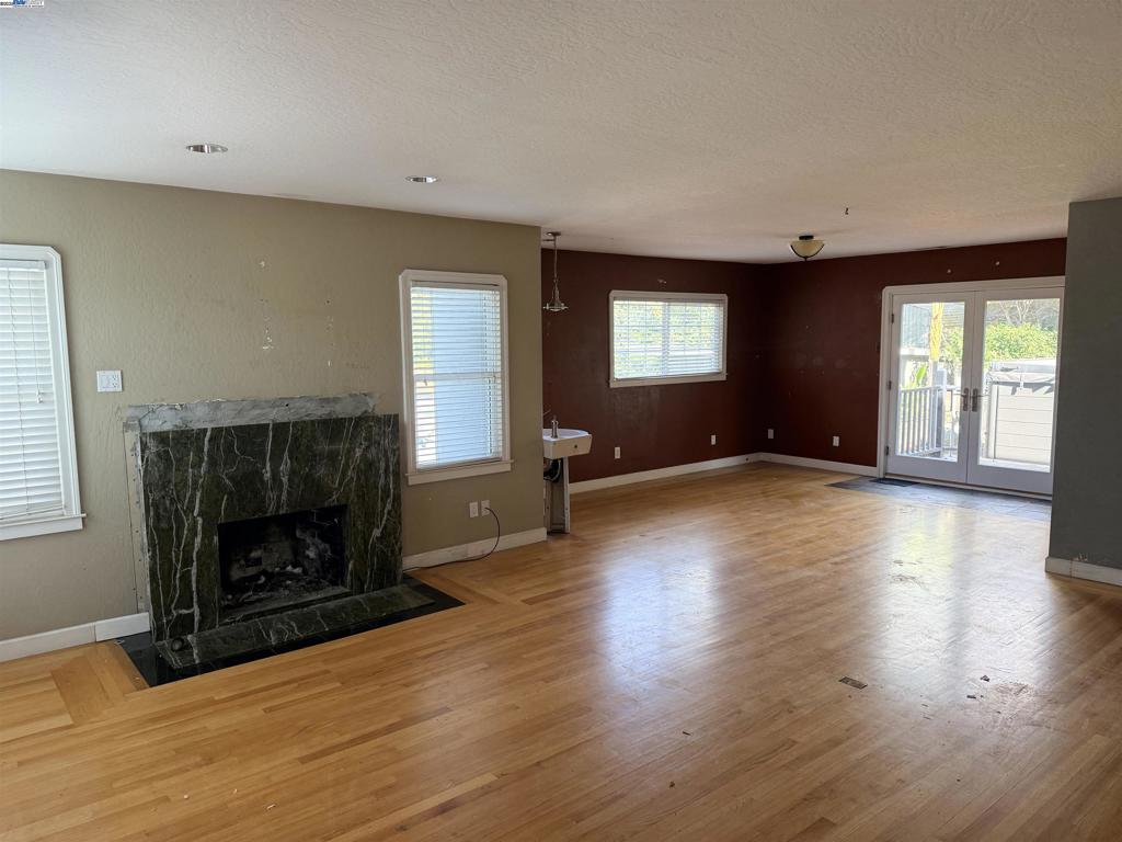 Properties 4 18338 Redwood Rd